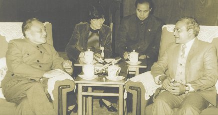 1984年鄧小平會見馬爾地夫總統加堯姆