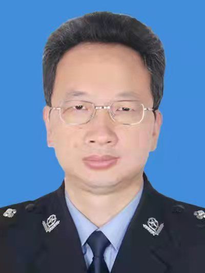 梁潤生(四川省成都市公安局雙流區分局黨委委員、副局長) 梁潤生(四川省成都市公安局雙流區分局黨委委員、副局長)