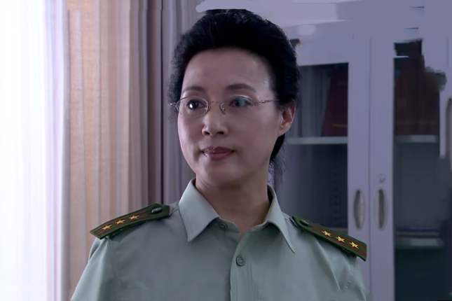 鐘丹(警匪劇《中國維和警察》中的角色) 鐘丹(警匪劇《中國維和警察》中的角色)