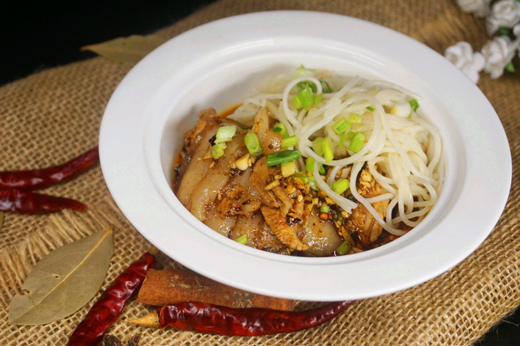 白肉涼麵 白肉涼麵