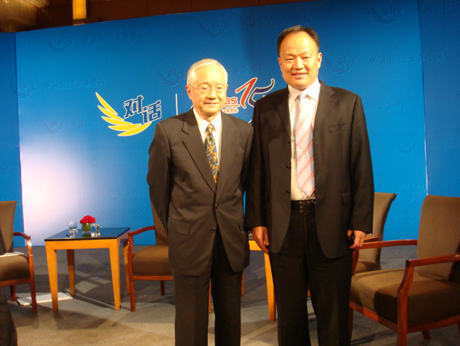 蔣斌院長與著名經濟學家吳敬璉合影