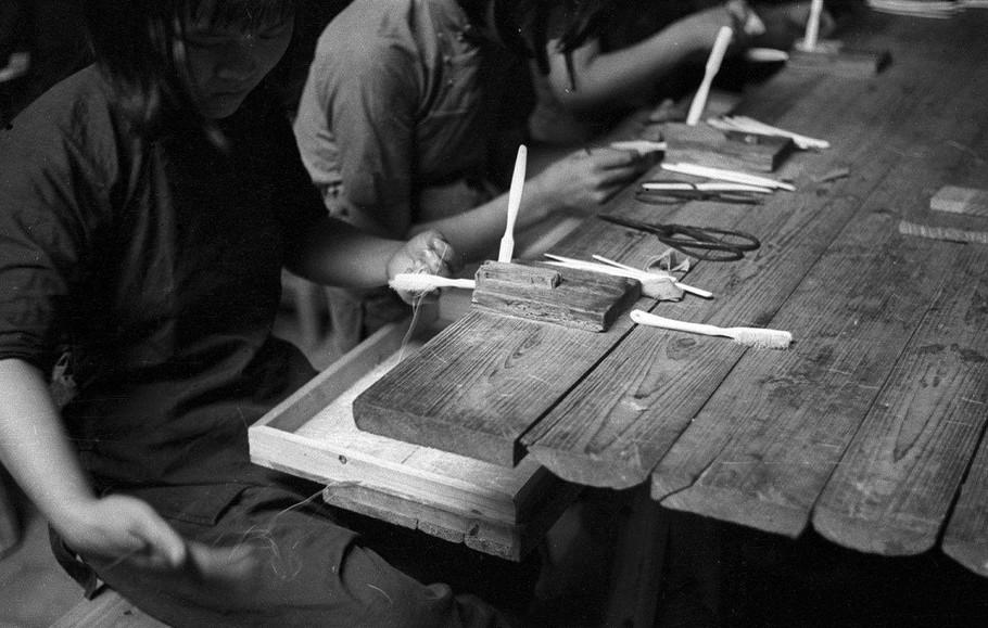 妓女在“贛南婦女習藝所”學習紡織