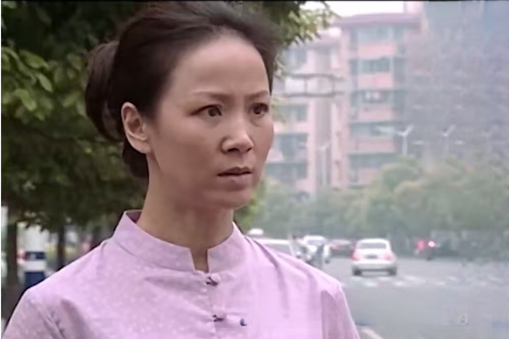 簡麗(家庭情感劇《叫一聲媽媽》中的角色) 簡麗(家庭情感劇《叫一聲媽媽》中的角色)