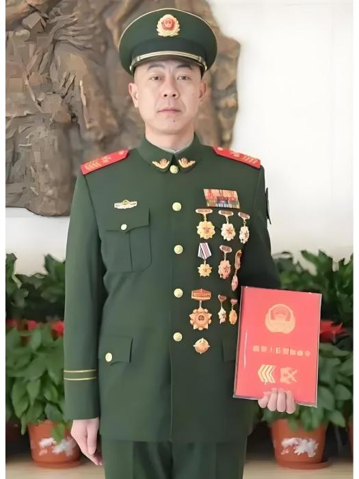 廖強(武警第二機動總隊某部一級警士長、機械技師) 廖強(武警第二機動總隊某部一級警士長、機械技師)