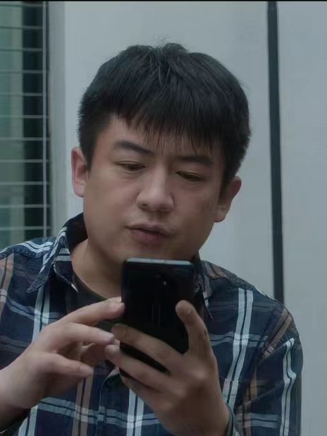 薛峰(犯罪片《熱搜》中的角色) 薛峰(犯罪片《熱搜》中的角色)