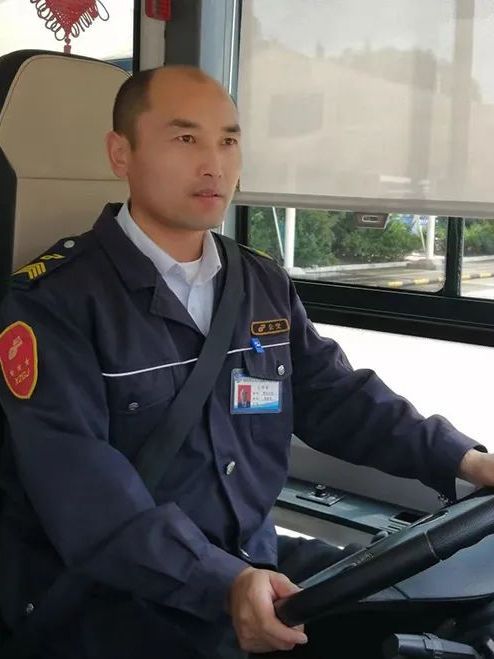 劉明(江蘇省徐州市東部公交客運有限公司25路駕駛員)