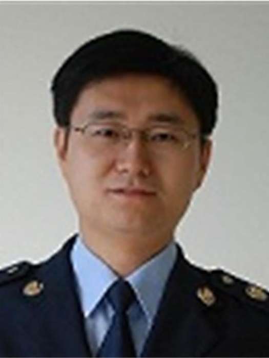 周曼(安徽省銅陵市義安區稅務局黨委委員、紀檢組組長) 周曼(安徽省銅陵市義安區稅務局黨委委員、紀檢組組長)