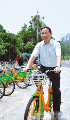 株洲市委書記陳君文騎公共腳踏車