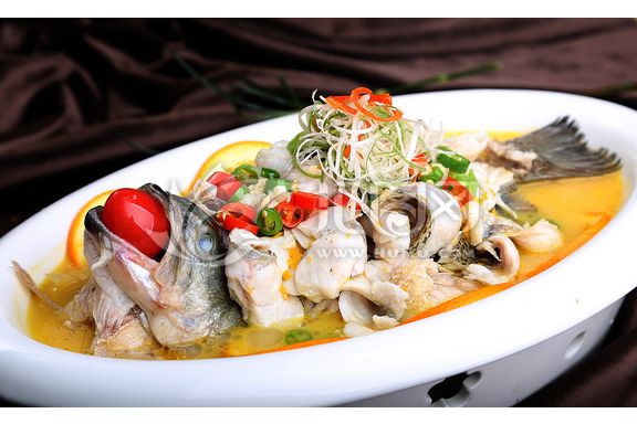油燜鱸魚 油燜鱸魚