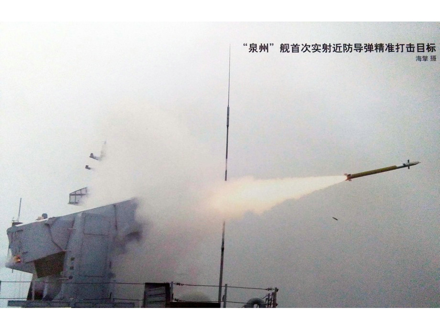 中國056型護衛艦泉州艦發射紅旗-10防空飛彈