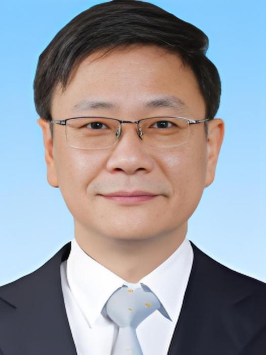 李智勇(中國東方航空股份有限公司黨委常委、總工程師、副總經理,中國東航集團黨組成員、副總經理、安全總監) 李智勇(中國東方航空股份有限公司黨委常委、總工程師、副總經理,中國東航集團黨組成員、副總經理、安全總監)