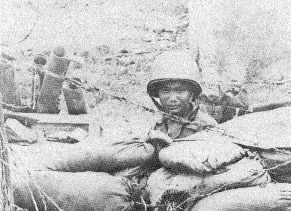 在安祿戰役中使用M72 LAW反坦克火箭筒的南越士兵