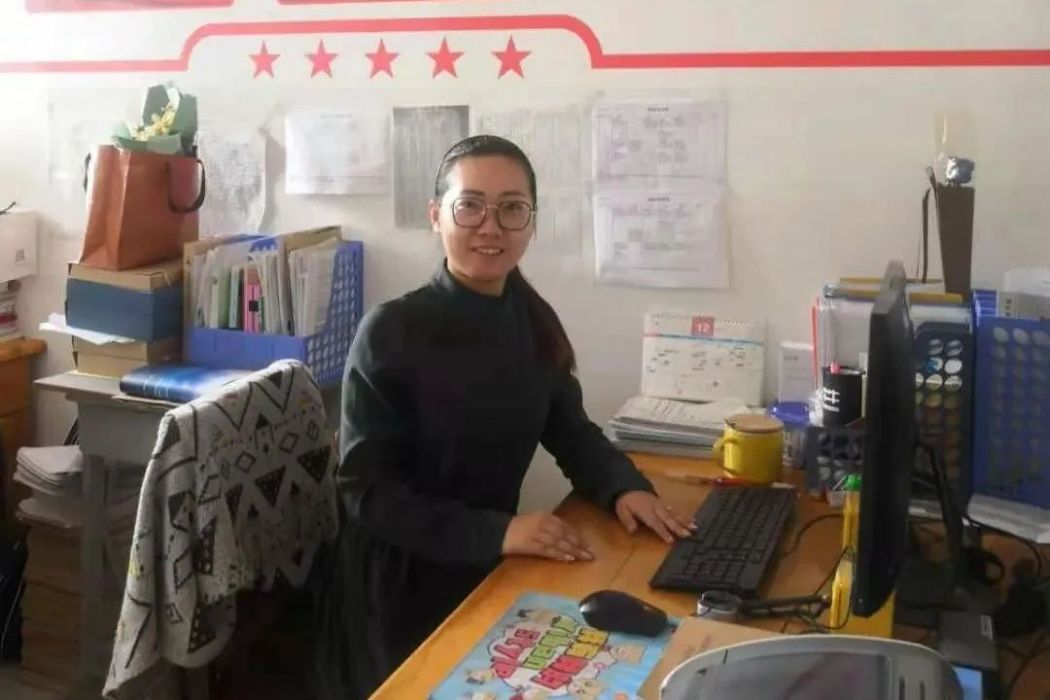 郝娜(內蒙古化工職業學院材料工程系輔導員) 郝娜(內蒙古化工職業學院材料工程系輔導員)