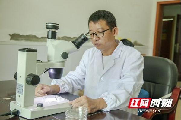 李作超(湖南省永州市疾病預防控制中心急性傳染病防治科科長、副主任醫師) 李作超(湖南省永州市疾病預防控制中心急性傳染病防治科科長、副主任醫師)