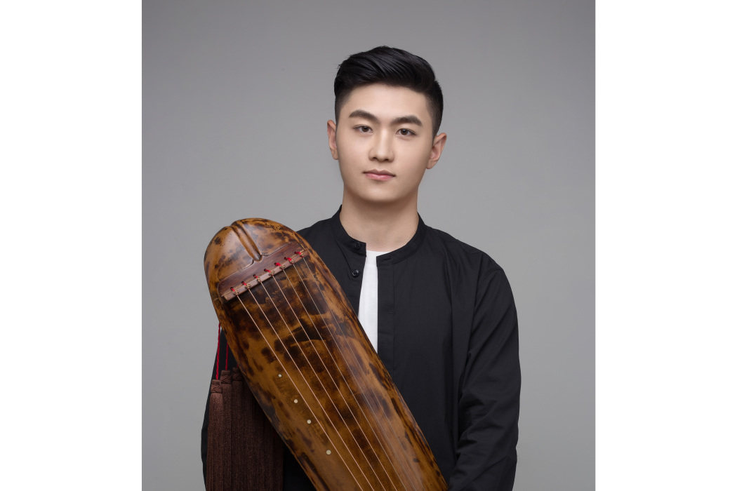 李雄(蜀派青年古琴演奏家) 李雄(蜀派青年古琴演奏家)