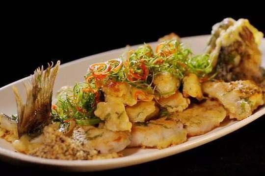 煎鱸魚 煎鱸魚