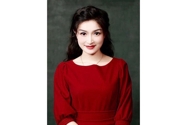 馮佳(上海伊刻影視文化傳媒有限公司創始人,製片人,音樂人,演員) 馮佳(上海伊刻影視文化傳媒有限公司創始人,製片人,音樂人,演員)