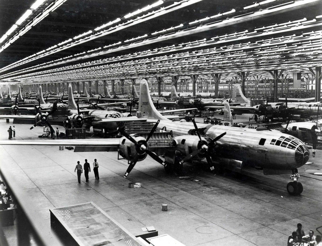 1944年，威奇塔工廠生產線上的B-29