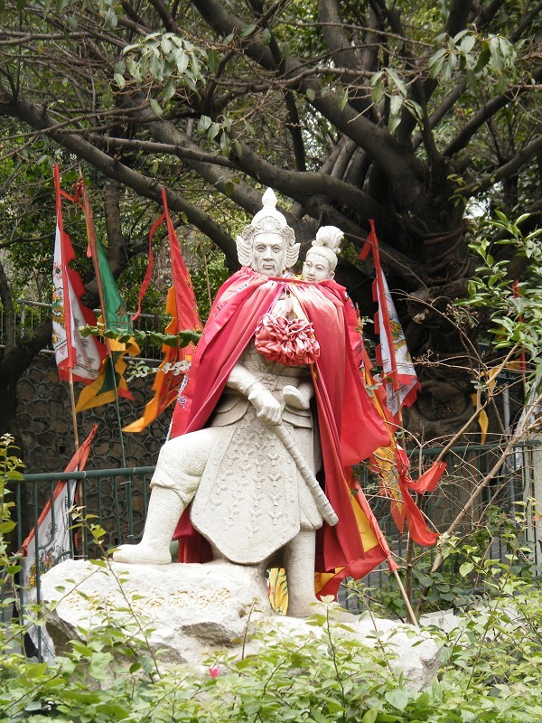 深圳宋少帝陵園裡的陸秀夫背負少帝跳海雕像