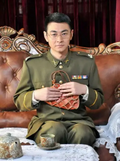 余漢群 余漢群