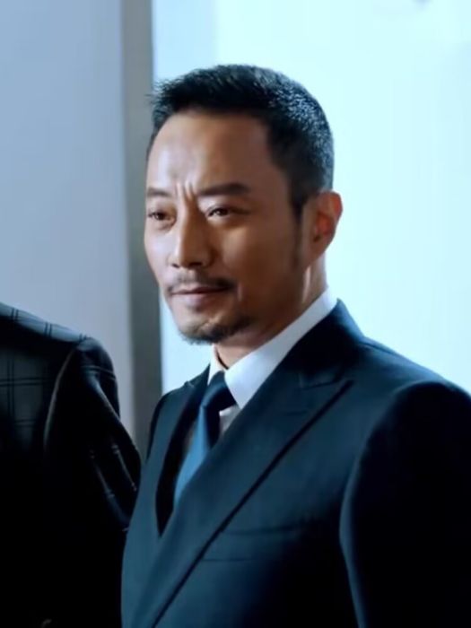 林奕(都市職場劇《流光之下》中的男主角) 林奕(都市職場劇《流光之下》中的男主角)