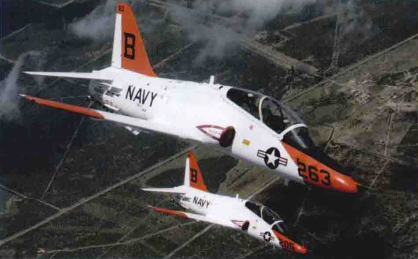 兩架T-45教練機飛行中
