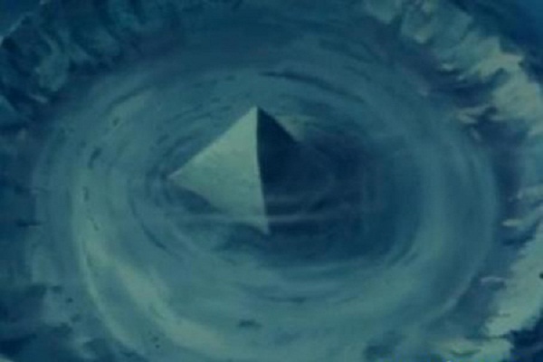 深海金字塔