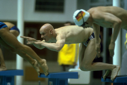英國選手在男子100米蛙泳入水瞬間