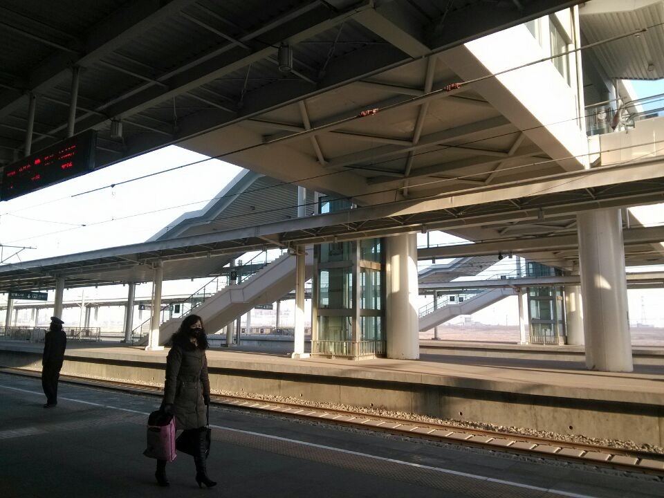 石嘴山火車站站台
