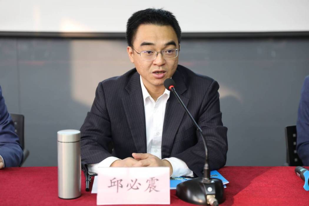 邱必震 邱必震