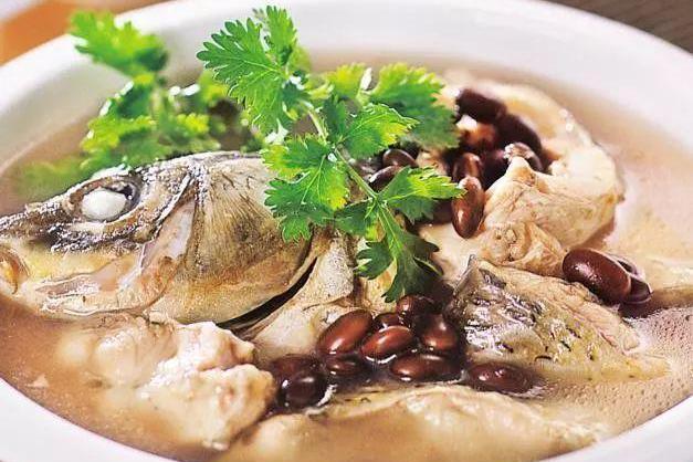 黑豆鯉魚煲 黑豆鯉魚煲