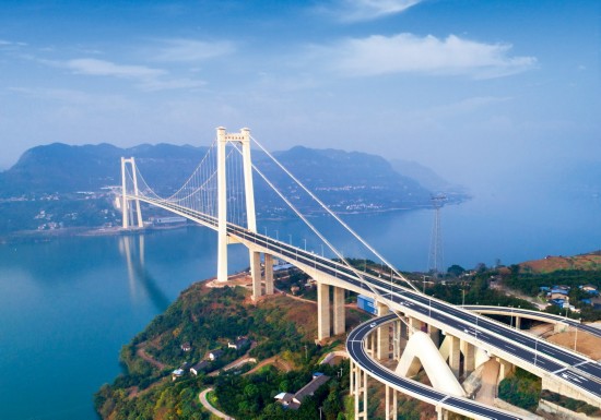 駙馬長江大橋全景