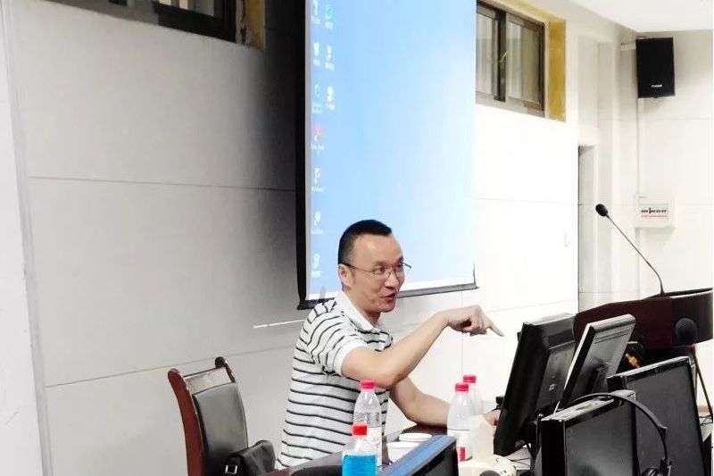 韓剛(口譯專家) 韓剛(口譯專家)
