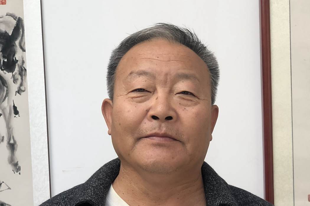 袁長青(中國書法家協會理事、書畫家,宋莊如一書畫院副院長) 袁長青(中國書法家協會理事、書畫家,宋莊如一書畫院副院長)