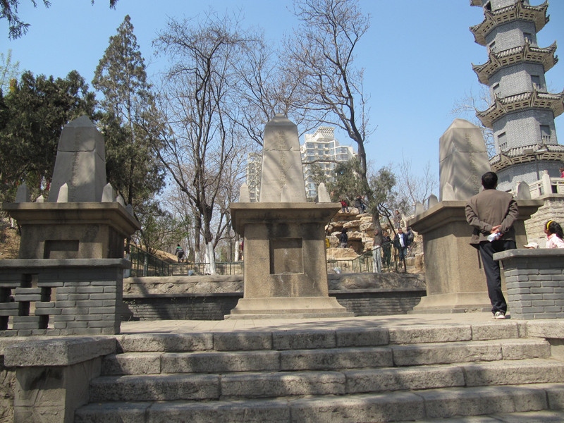 遷建到長安公園的烈士墓