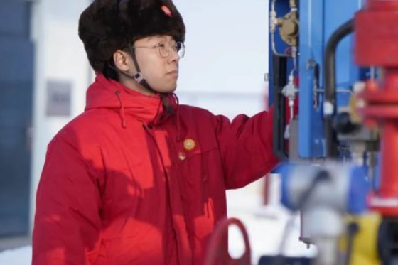 殷鵬(大慶天然氣四站儲氣庫群項目部項目副經理) 殷鵬(大慶天然氣四站儲氣庫群項目部項目副經理)