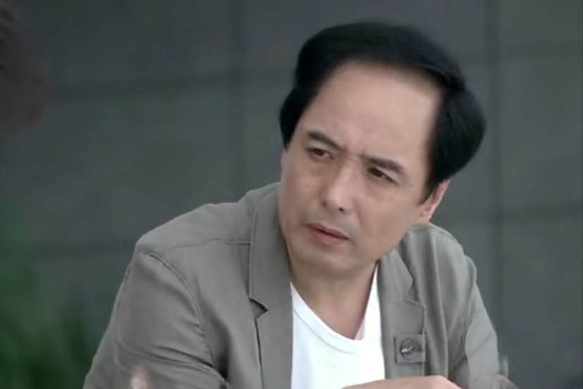 丁岩(青春偶像劇《等待綻放》中的角色) 丁岩(青春偶像劇《等待綻放》中的角色)