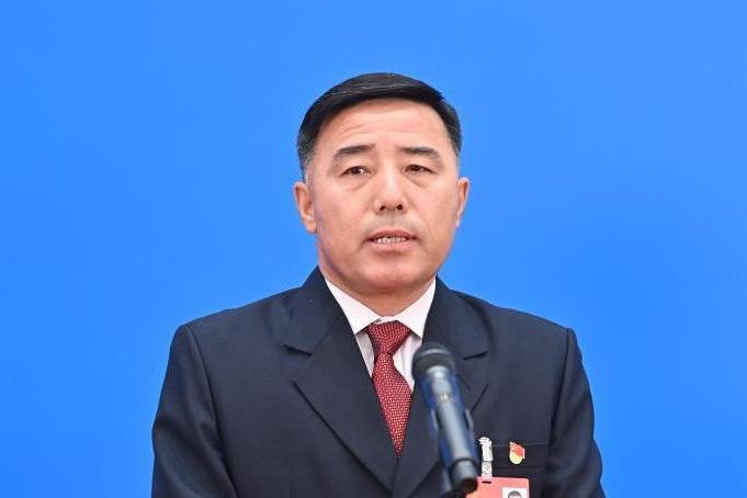 陳良(全國人大代表、內蒙古自治區興安盟森林草原防火站站長) 陳良(全國人大代表、內蒙古自治區興安盟森林草原防火站站長)