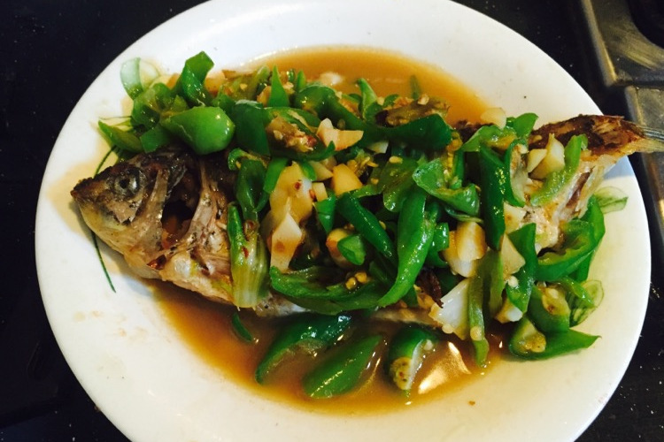 尖椒炒鯽魚 尖椒炒鯽魚