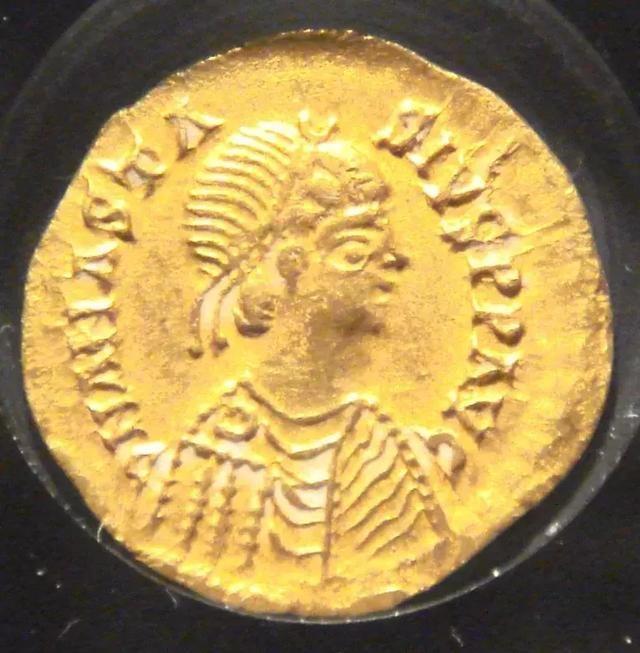 文明化程度較高的哥特國王阿拉里克二世發行的金幣