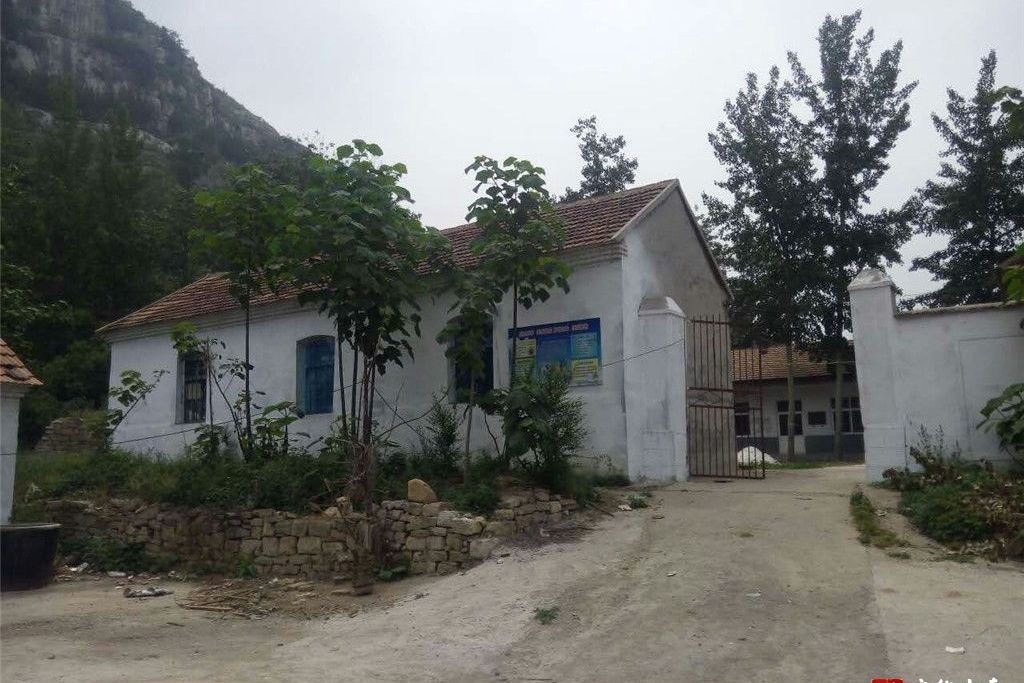 白草皮村(雙江鎮土官村民委員會下轄村) 白草皮村(雙江鎮土官村民委員會下轄村)