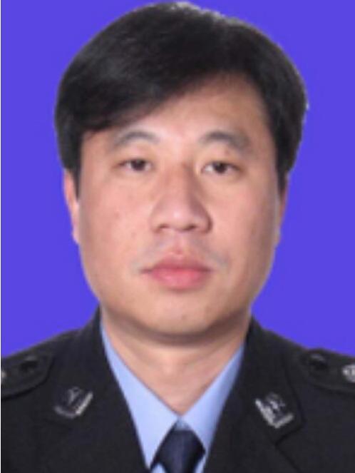 李永成(黑龍江省齊齊哈爾市依安縣政府副縣長、黨組成員、公安局局長、四級高級警長) 李永成(黑龍江省齊齊哈爾市依安縣政府副縣長、黨組成員、公安局局長、四級高級警長)