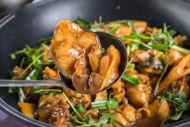 魚燜雞 魚燜雞