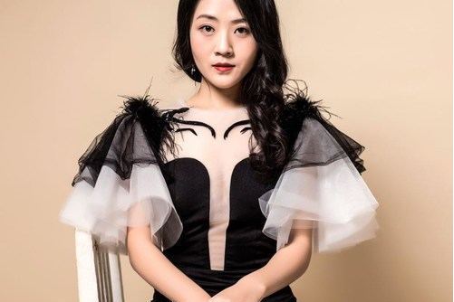 瓊瓊(中國內地女歌手) 瓊瓊(中國內地女歌手)