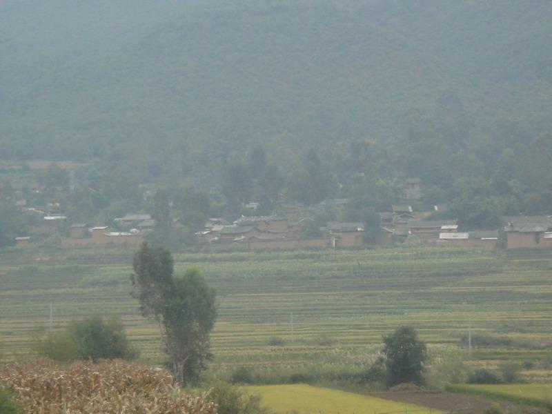 迤石頭村 迤石頭村