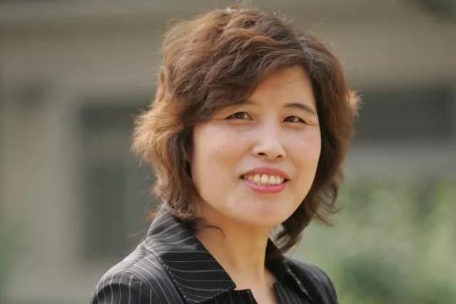 王樹青(天津市海河中學主任、正高級國中語文教師) 王樹青(天津市海河中學主任、正高級國中語文教師)