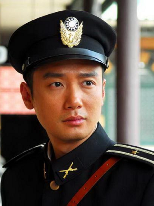 龍政(電視劇《金陵秘事》中由鞏崢飾演的地下黨員角色) 龍政(電視劇《金陵秘事》中由鞏崢飾演的地下黨員角色)