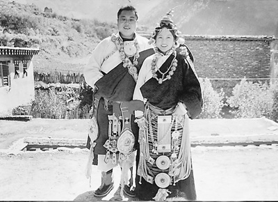 菊美多吉與妻子昂旺巴姆結婚時的合影