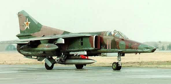正宗的米格-27，具有固定進氣道