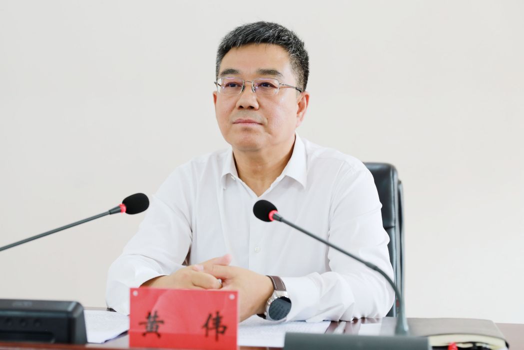 黃偉(中共河北金融學院黨委副書記)